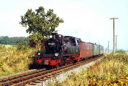 99 4801 am 14.10.2000 mit N 104 bei Lauterbach/Rügen